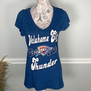 Oklahoma City Thunder XL V-neck Shirt